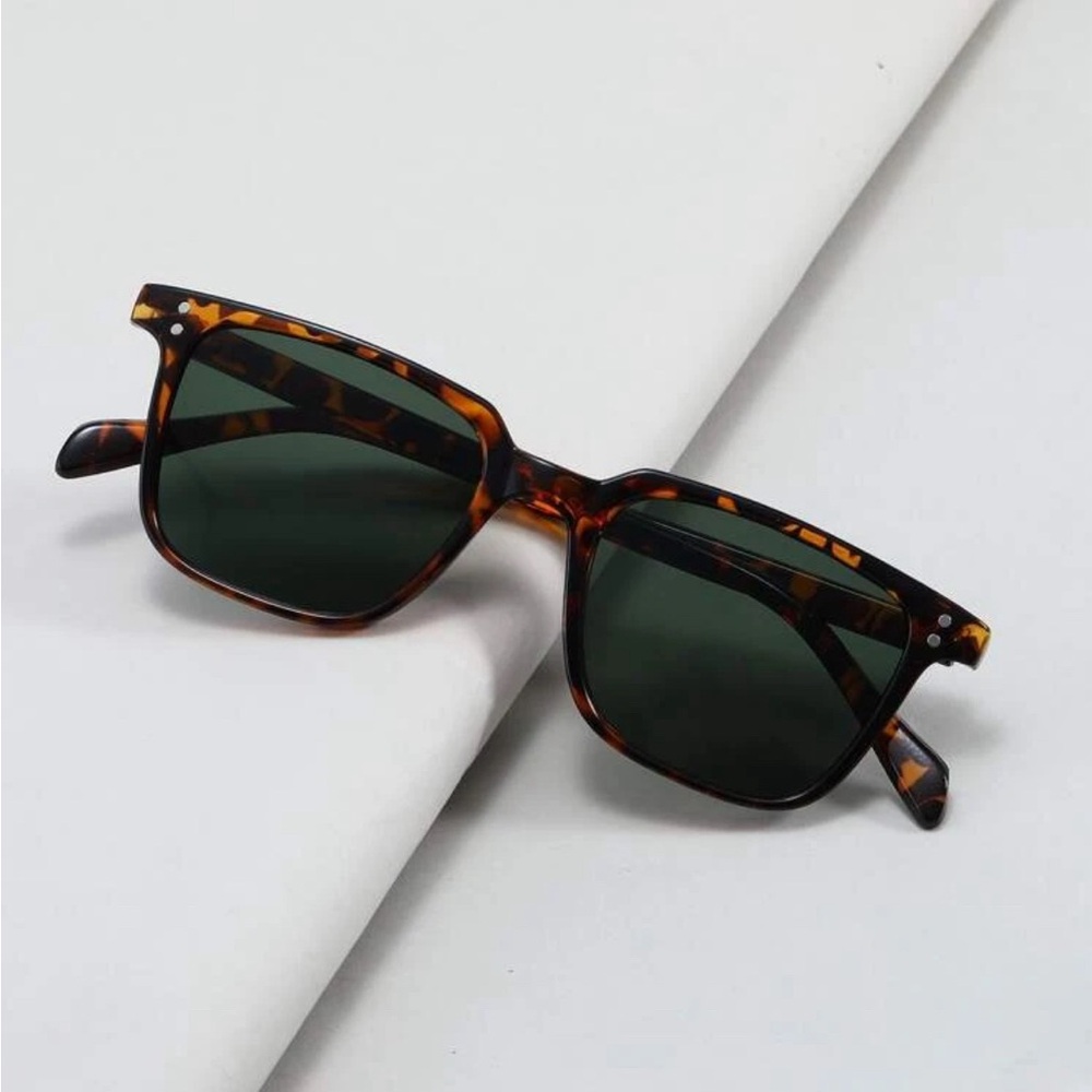NWT Shein Men’s Vintage Square Tortoiseshell Sunglasses Green Lenses Retro